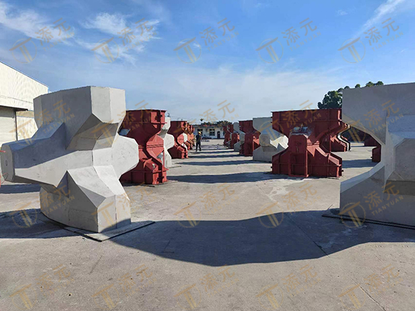 扭王字块预制现场(2).jpg 扭王字块预制现场(2).jpg